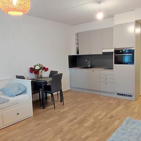 Ruby Studio 5Min To Vantaa Airport And 20Min To Helsinki Center Apartamento Exterior foto